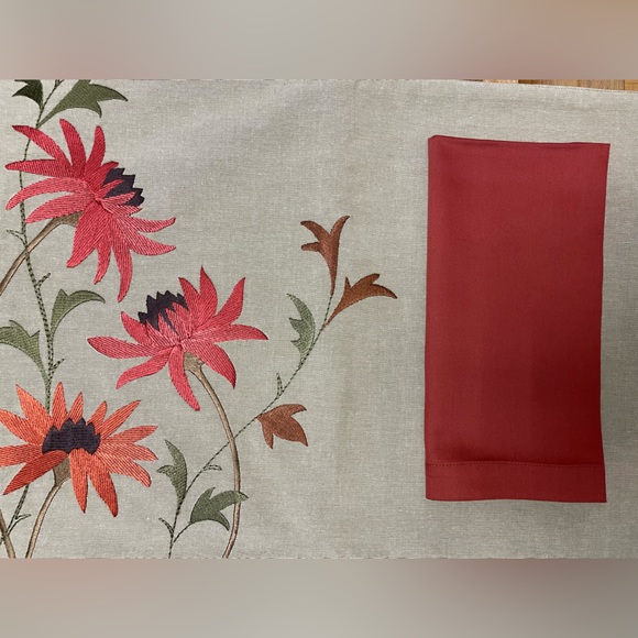 Crate & Barrel Placemats and Napkins - Picture 5 of 5